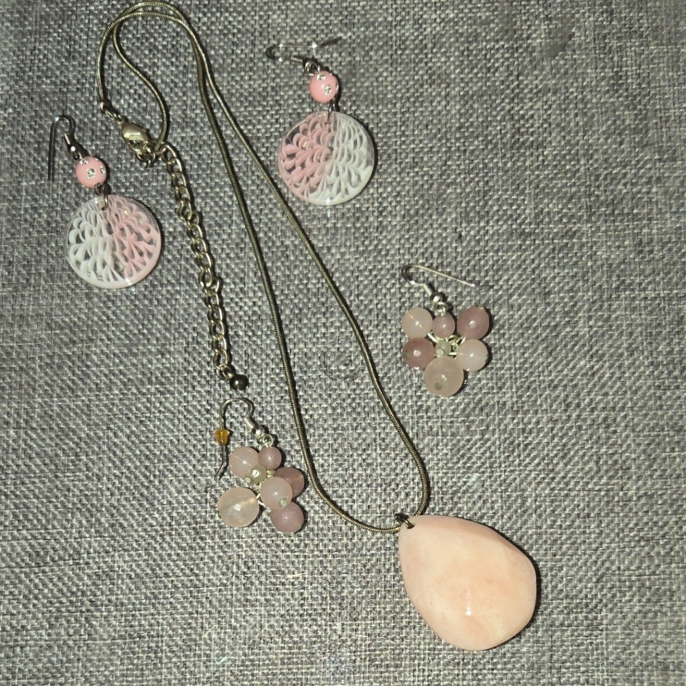 Chic Pink Necklace Set